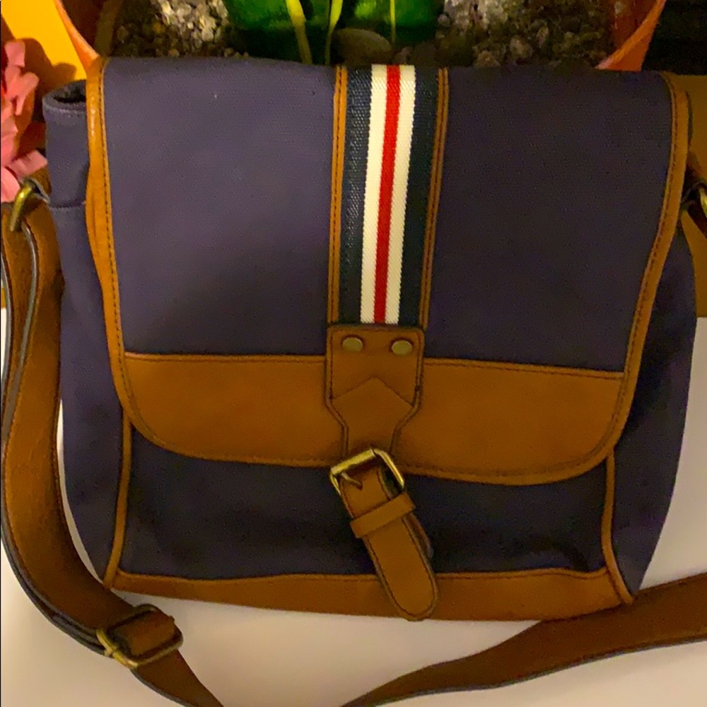 Beautiful small messenger bag from Aldo Never used